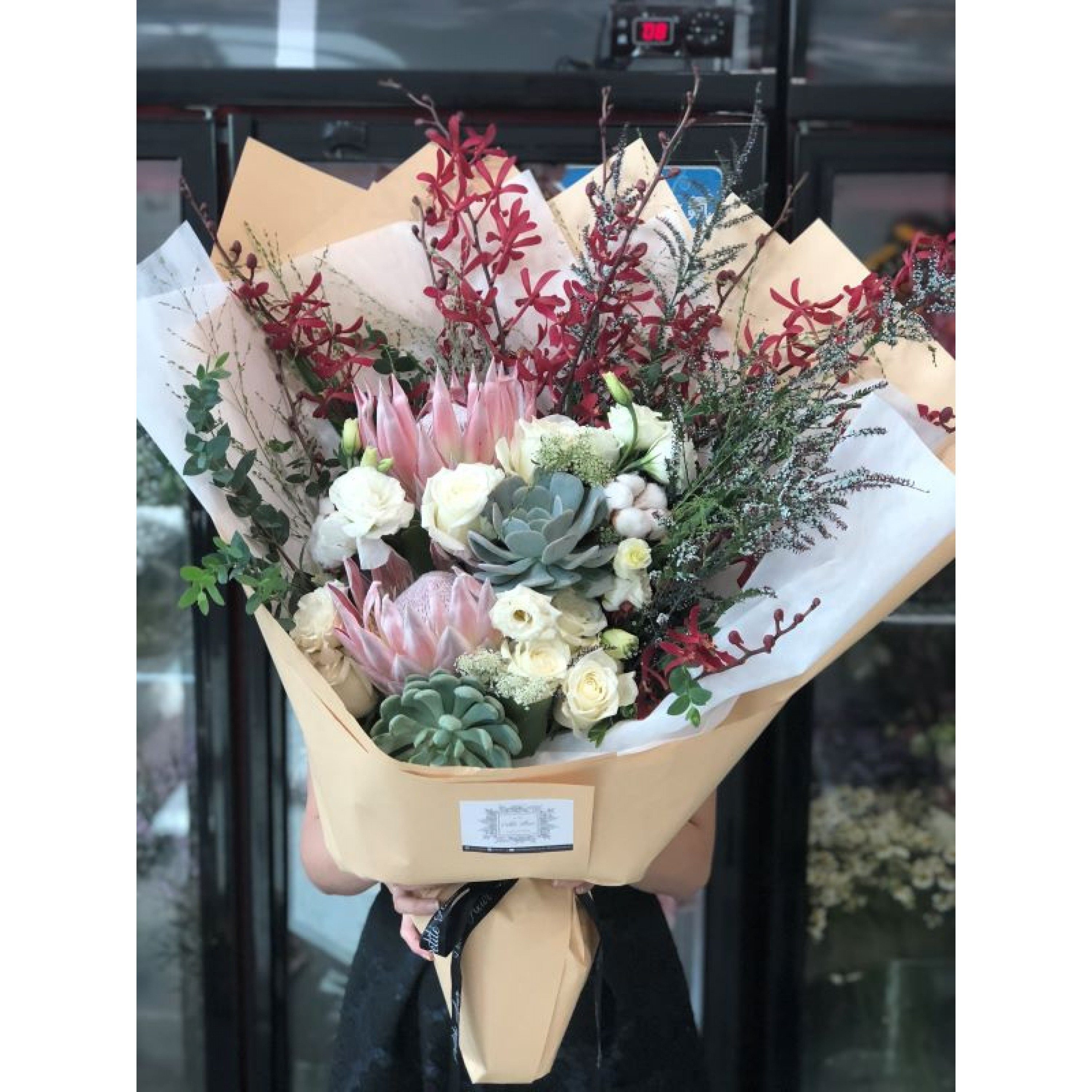 Queen of Hearts Flower Bouquet in Singapore Petite Fleur